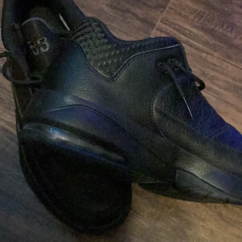 BOYS JORDSNS SIZE 8.5 #9 - Picture 6 of 7